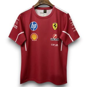 1aa5a02d-Photoroom.jpg Camiseta Ferrari F1 2025 Scuderia – Colección Tifosi Rojo Racing