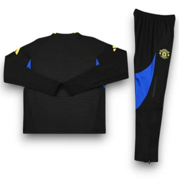 man-u-25-26-training-suit-kid-size2.webp Chándal Manchester United 2025-2026 Alternativo 2 – Entrenamiento