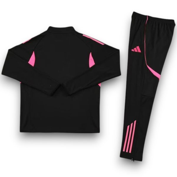 arsenal-25-26-black-with-pink-training-suit-kid-size-2.jpg Chándal Arsenal 2025-2026 Black Pink – Entrenamiento