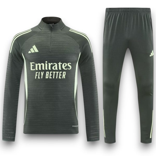 madrid-25-26-dark-green-training-suit-Photoroom.jpg Chándal Real Madrid 2025-2026 Alternativo 3 – Entrenamiento