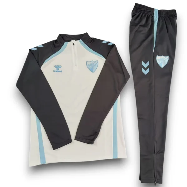 malaga25-26whitewithblacktrainingsuit1_2.webp Chándal Málaga 2025-2026 – Entrenamiento