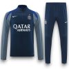 paris-25-26-dark-blue-with-grey-training-suit-Photoroom.jpg Chándal París 2025-2026 Local – Entrenamiento
