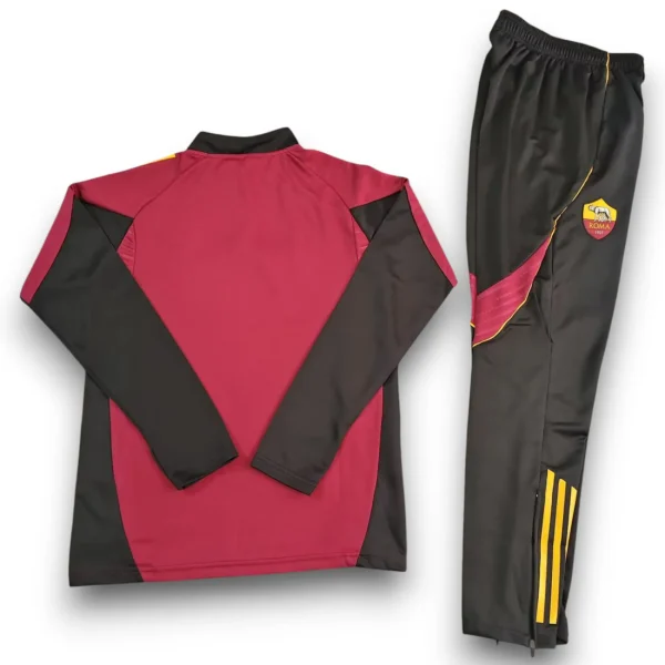 roma-25-26-chandal-local1.webp Chándal Roma 2025-2026 Local – Entrenamiento